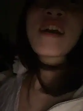 美女littleqiu在线直播