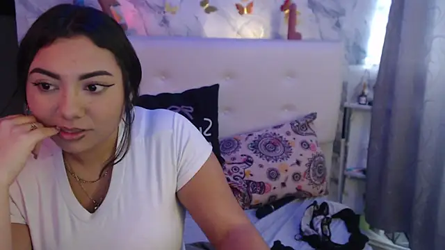 Nicolelewllss webcam