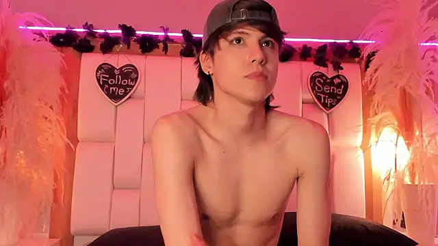 Daphne_And_Roger webcam