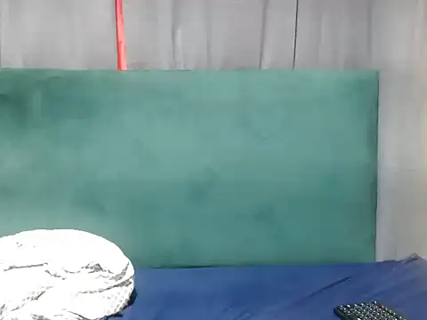 JuicyWetPussy19 webcam