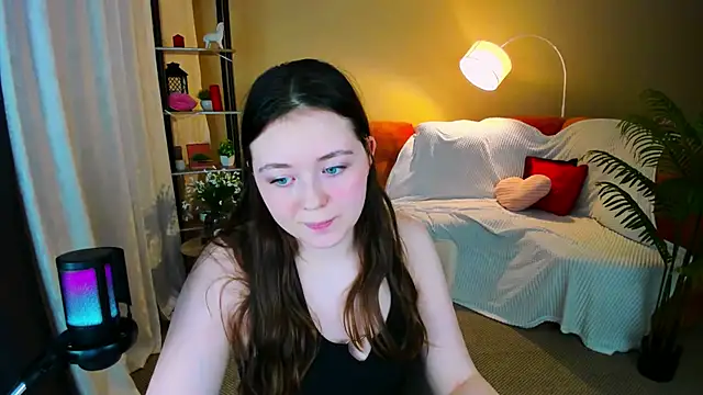 AlluringLookk webcam