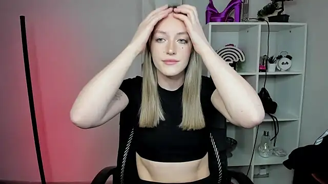 EvelynBlond webcam