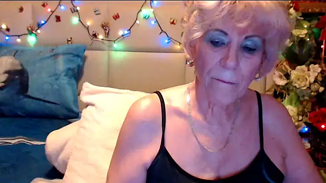 HappyWomanOn webcam
