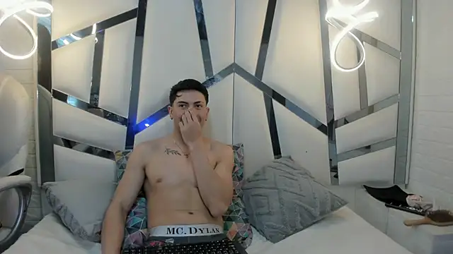 ScarlettAndLucas webcam