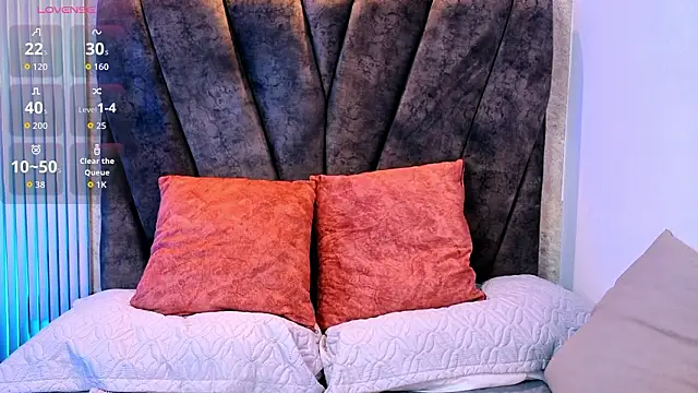 zoe_hugeboobs webcam