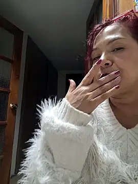 Scarlet_curly8a webcam