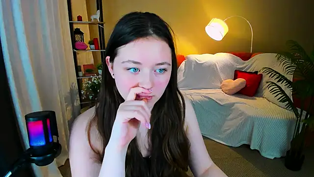 AlluringLookk webcam