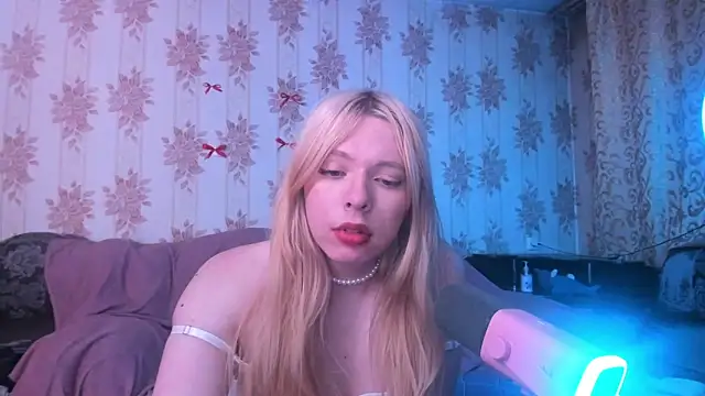 Cutie_Bambi webcam