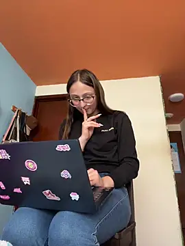 Webcam Model (Aria__Rousse03)  is live.Free join now!