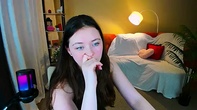 AlluringLookk webcam