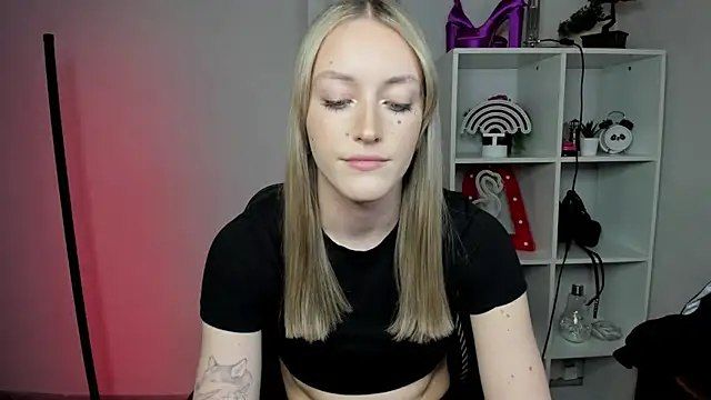 EvelynBlond webcam