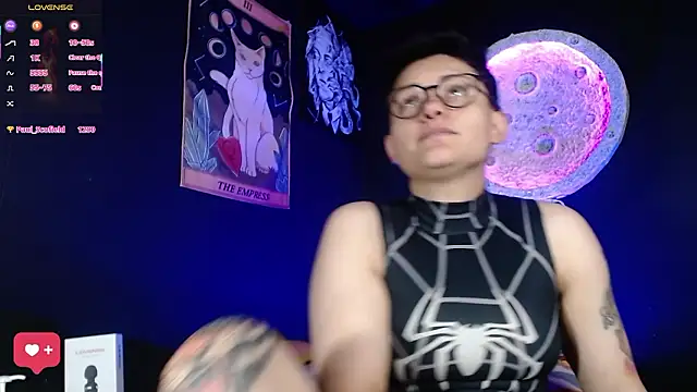 girl_intense444 webcam