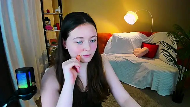 AlluringLookk webcam