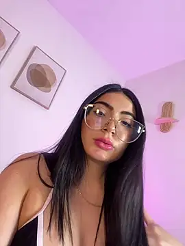 Webcam Model (Mia_222)  is live.Free join now!