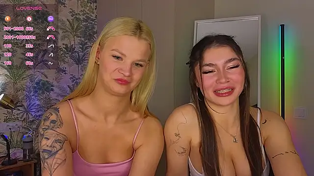 Caroline__Brown webcam