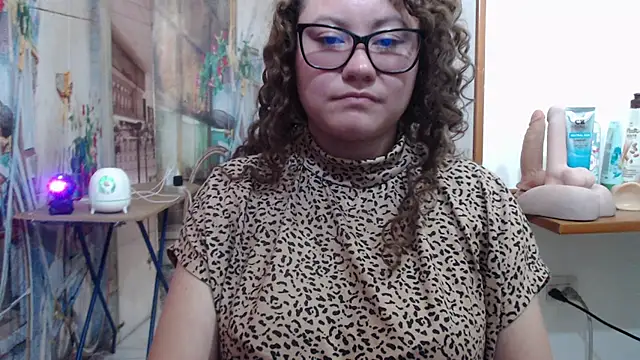 curly_greeneyed webcam