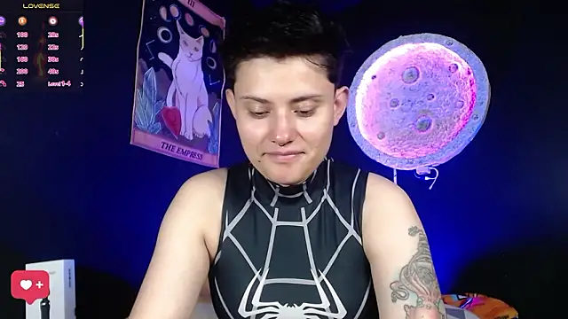 girl_intense444 webcam