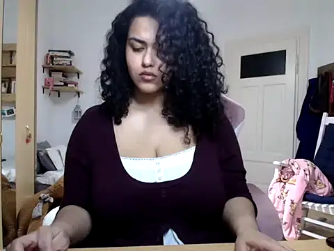 Curvydesifromgermany webcam