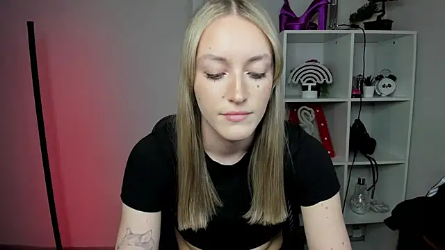EvelynBlond webcam