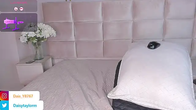DaisyTaylor__ webcam