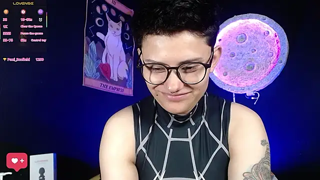 girl_intense444 webcam