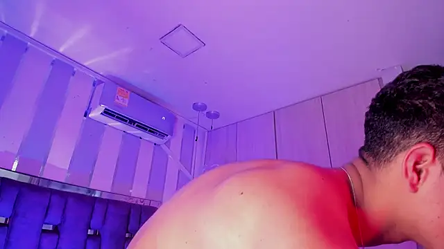 DomenicoRey live sex cam