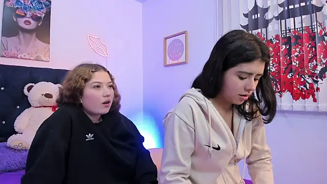 valeria_and_zoe webcam