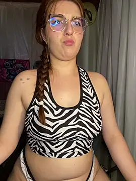 Webcam Model (CoraVibes) is live