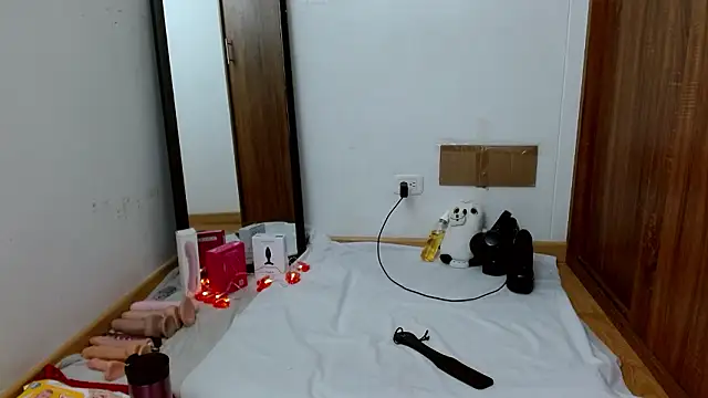 Juliexxxxtasy webcam