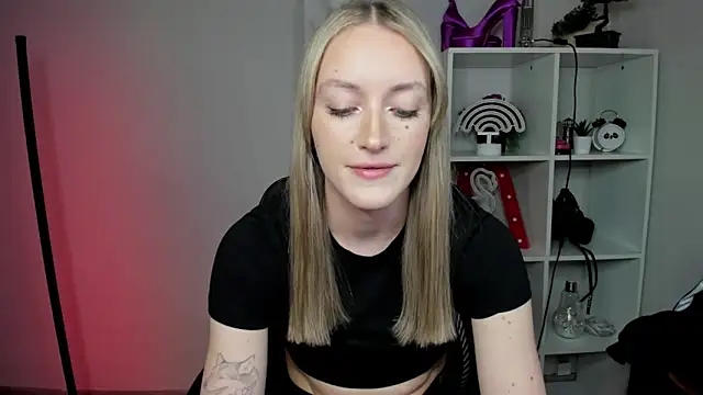 EvelynBlond webcam
