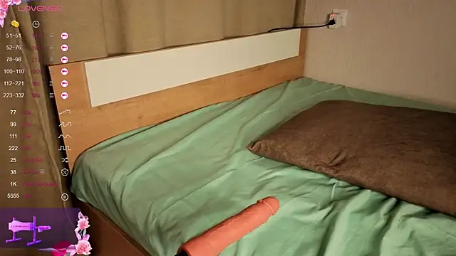 GoddamnSheSoHot webcam