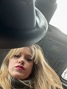 Webcam Model (LustfulLuna_)  is live.Free join now!