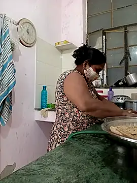 Webcam Model (CUTE-LOVE-SWEETS)  is live.Free join now!