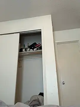 Webcam Model (carlithefreak)  is live.Free join now!