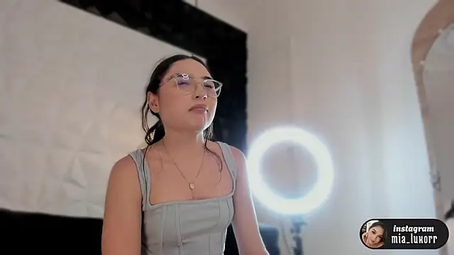 Mia_Luxor webcam