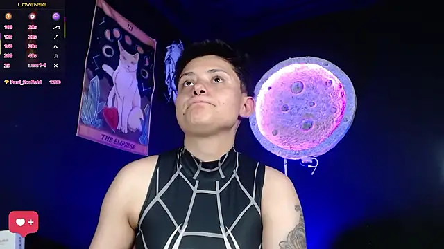 girl_intense444 webcam