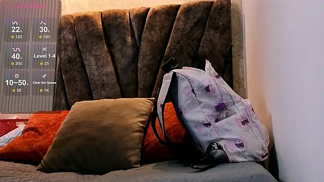 zoe_hugeboobs webcam