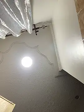 Webcam Model (Dellah27)  is live.Free join now!