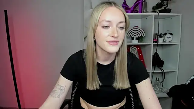 EvelynBlond webcam