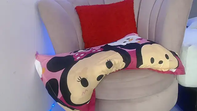 pocahontamoon webcam