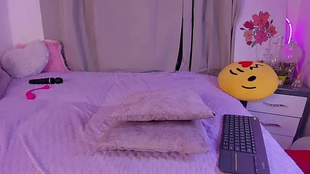 alanaa_gomezz webcam