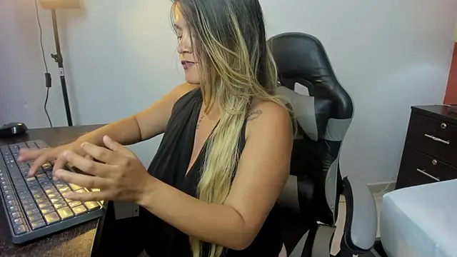 yesenia_villan webcam