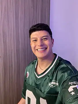 Goldenknight33 webcam