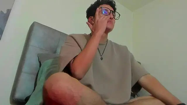 adonibaskerville4 - Adonibaskerville4's free webcam