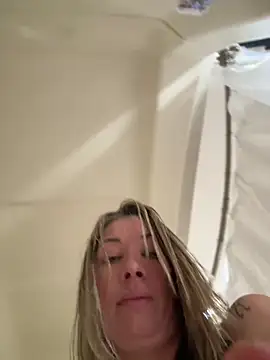 Webcam Model (MiraKisss)  is live.Free join now!