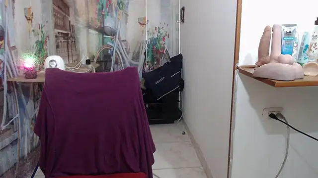 curly_greeneyed webcam