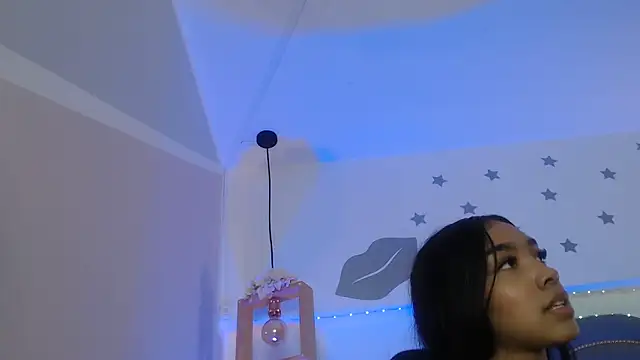 pocahontamoon webcam