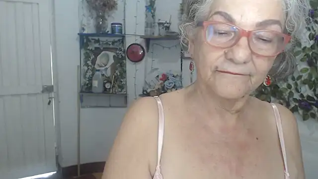 funnygrandma - FunnyGrandma's free webcam - UK Sex Cams