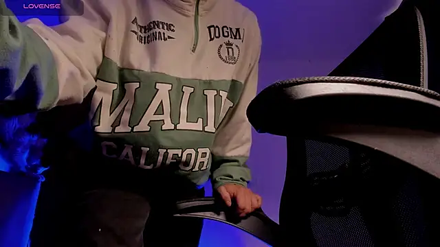 s_sven03 - S_sven03's free webcam - UK Sex Cams