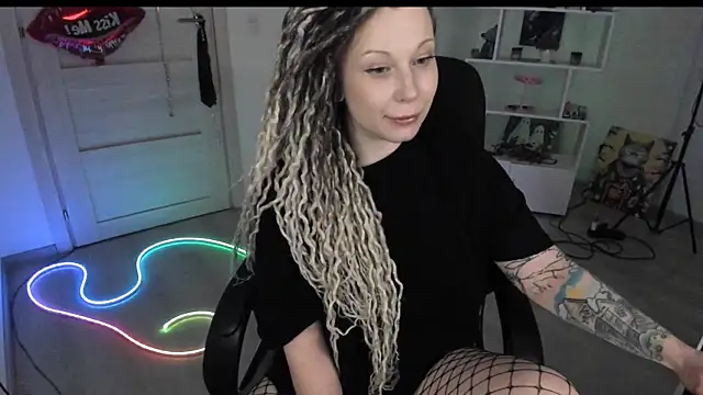 honeysallymoore - HoneySallyMoore's free webcam - UK Sex Cams